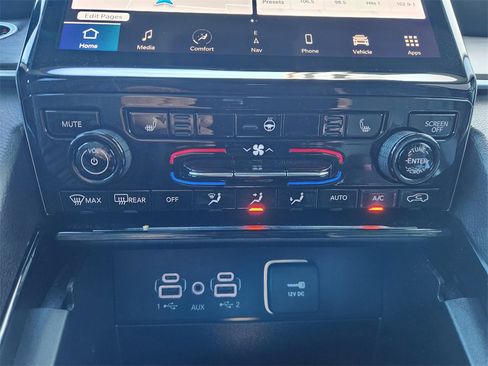 Used 2023 Jeep Grand Cherokee L Limited image 18