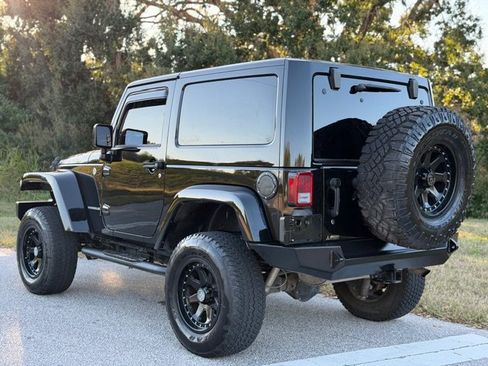 Used 2012 Jeep Wrangler Rubicon w/ PWR Convenience Group image 3