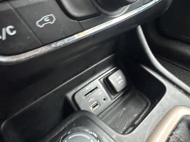 Used 2016 Jeep Cherokee Sport w/ Cold Weather Group AWD/4WD image 24