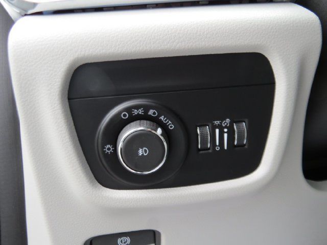 Used 2023 Jeep Grand Cherokee Overland w/ Adv Protech Group III AWD/4WD image 18