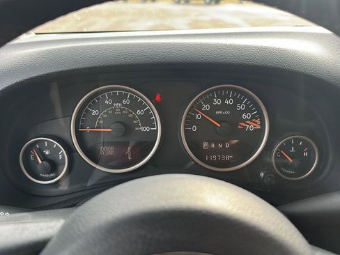 Used 2016 Jeep Wrangler Unlimited Sahara image 24