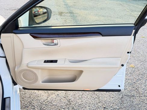 Used 2015 Lexus ES 350 w/ Luxury Package FWD image 48