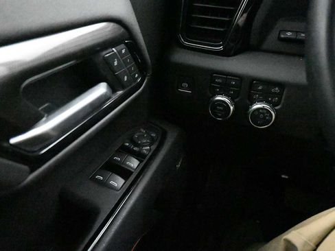 Used 2025 GMC Sierra 2500 AT4 w/ AT4 Premium Plus Package AWD/4WD image 13
