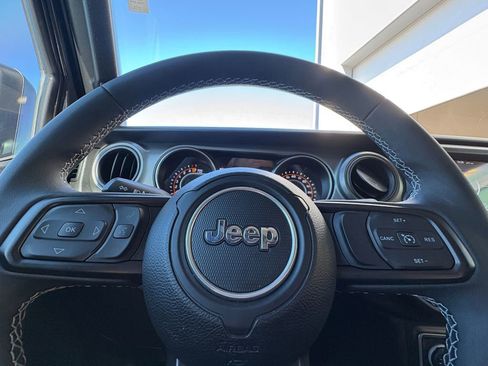Used 2023 Jeep Gladiator Sport S image 25