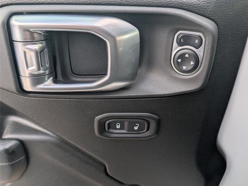 Used 2025 Jeep Wrangler Rubicon image 21