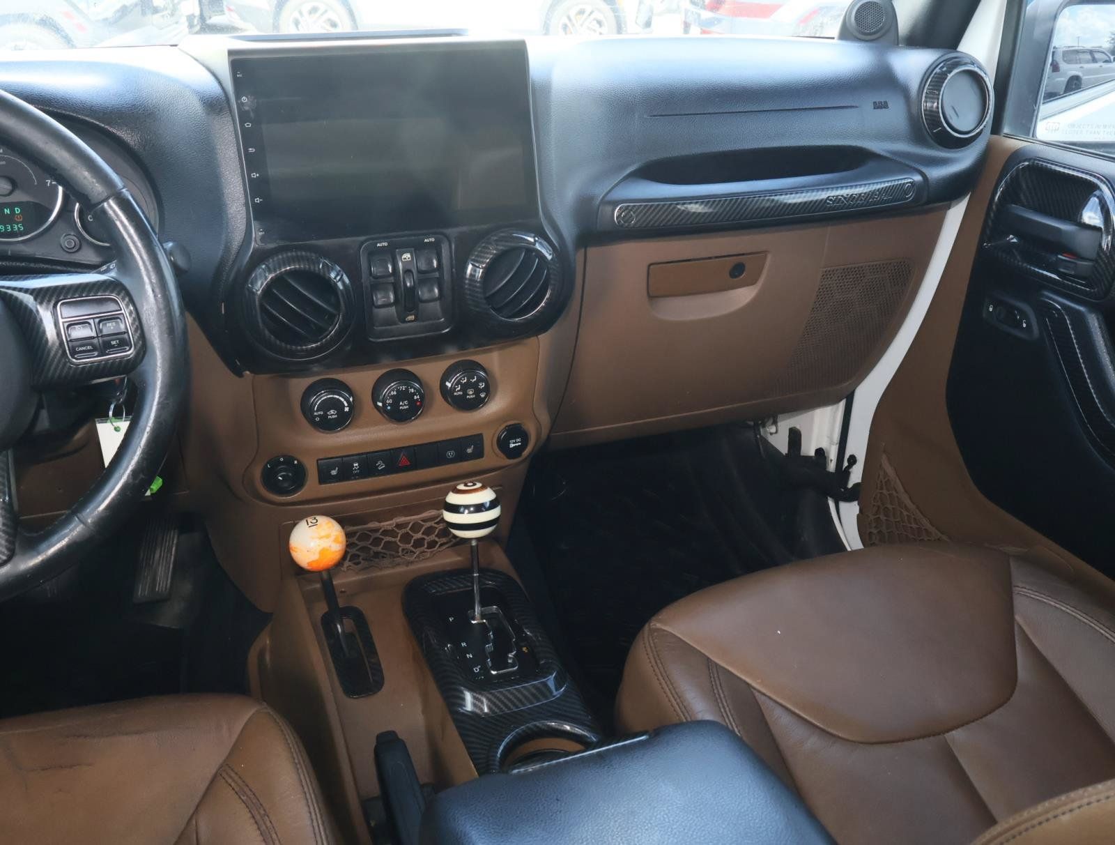 Used 2014 Jeep Wrangler Unlimited Rubicon w/ Connectivity Group AWD/4WD image 11