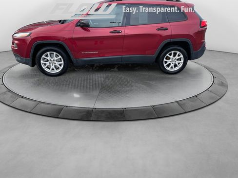 Used 2017 Jeep Cherokee Sport image 5