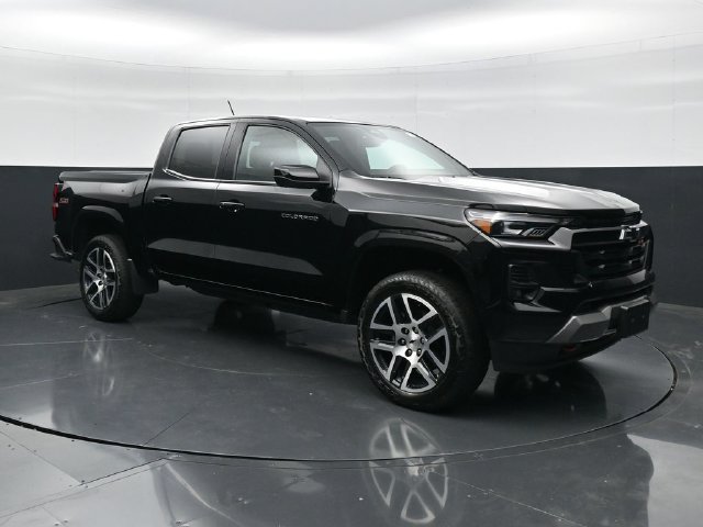 Used 2023 Chevrolet Colorado Z71 w/ Z71 Convenience Package 2 AWD/4WD image 3