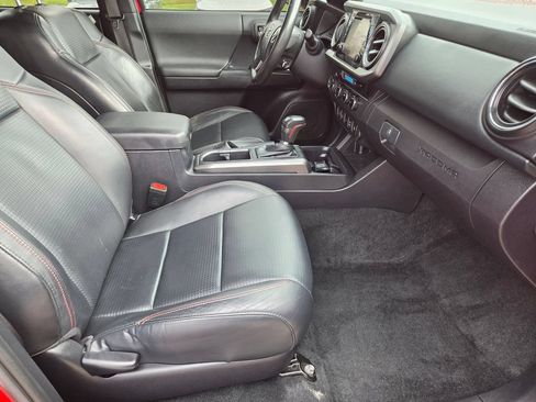 Used 2017 Toyota Tacoma TRD Pro AWD/4WD image 30