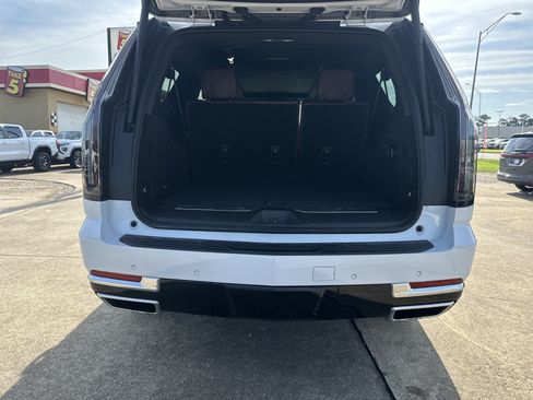 Certified 2026 Cadillac Escalade ESV Luxury w/ LPO, Radiant Package AWD/4WD image 20