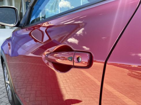 Used 2023 Nissan Kicks SR w/ SR Premium Package FWD image 11
