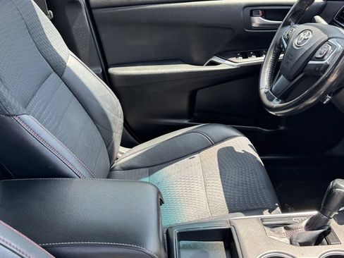 Used 2015 Toyota Camry SE FWD image 8