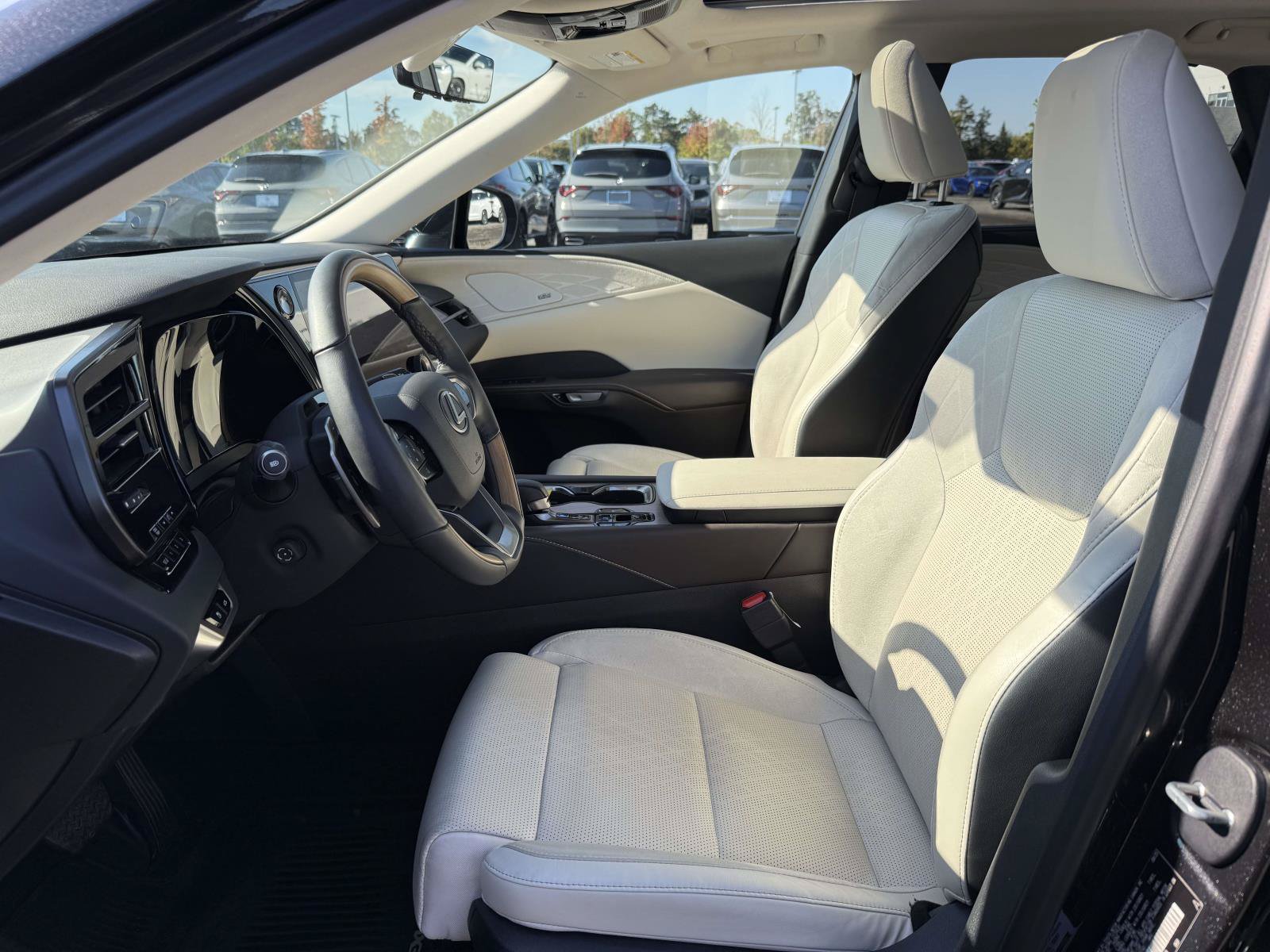 Used 2025 Lexus RX 350h w/ Convenience Package AWD/4WD image 13
