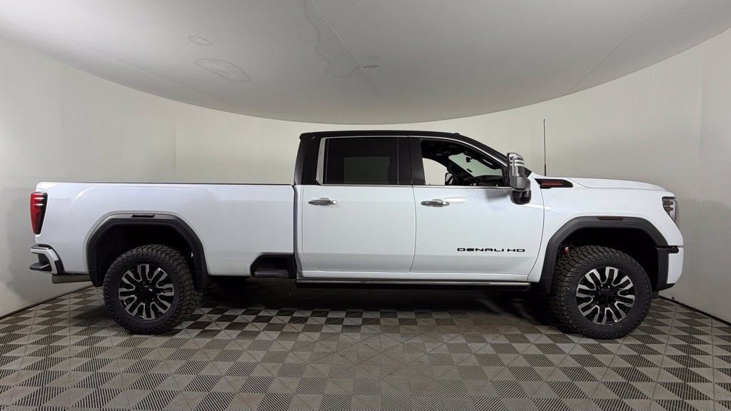 Used 2026 GMC Sierra 2500 Denali Ultimate w/ LPO, Black Badging Package AWD/4WD image 10