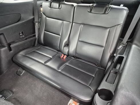 Used 2021 Ford Explorer XLT w/ Equipment Group 202A AWD/4WD image 28