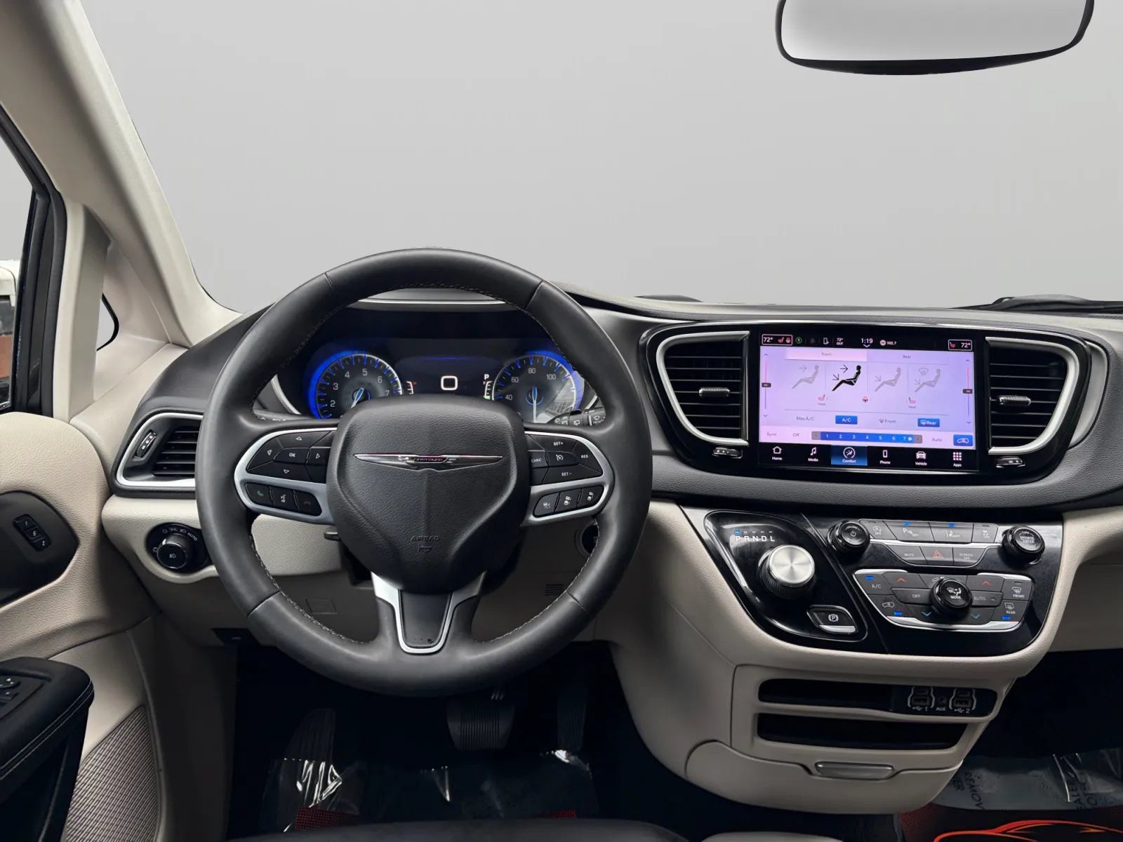 Used 2023 Chrysler Pacifica Touring-L FWD image 29