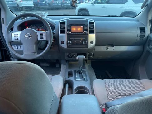 Used 2017 Nissan Frontier SV image 3