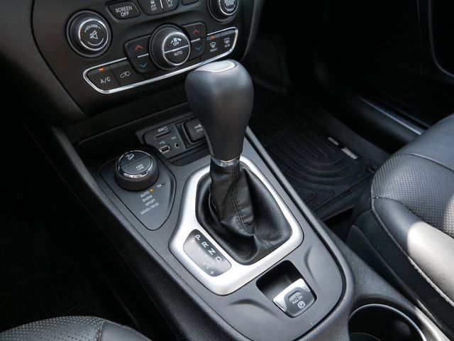 Used 2018 Jeep Cherokee Overland w/ Heavy Duty Protection Group AWD/4WD image 19