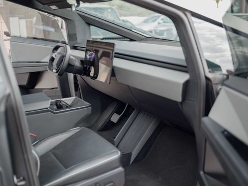 Used 2026 Tesla Cybertruck AWD Crew Cab image 14