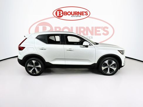Used 2024 Volvo XC40 B5 Core w/ Climate Package AWD/4WD image 11