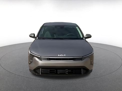 Used 2025 Kia K4 LXS image 3