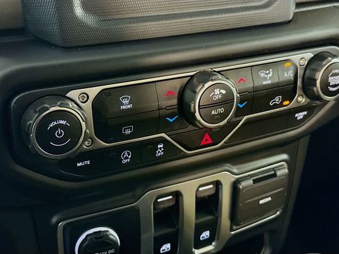 Used 2021 Jeep Wrangler Sport image 15