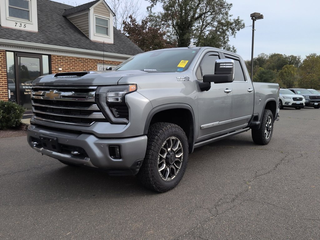 Used 2024 Chevrolet Silverado 2500 High Country w/ High Country Premium Package AWD/4WD image 3