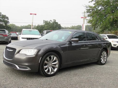 Used 2019 Chrysler 300 Touring w/ Quick Order Package 2EF image 3