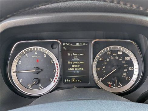 Used 2017 Nissan Titan SL RWD image 14