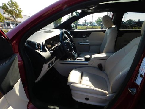 Used 2023 Mercedes-Benz GLA 250 4MATIC w/ Premium Package image 17