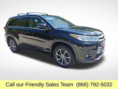 Used 2017 Toyota Highlander XLE AWD/4WD image 9