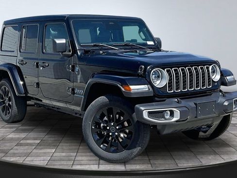 Used 2025 Jeep Wrangler Unlimited Sahara w/ Safety Group AWD/4WD image 37