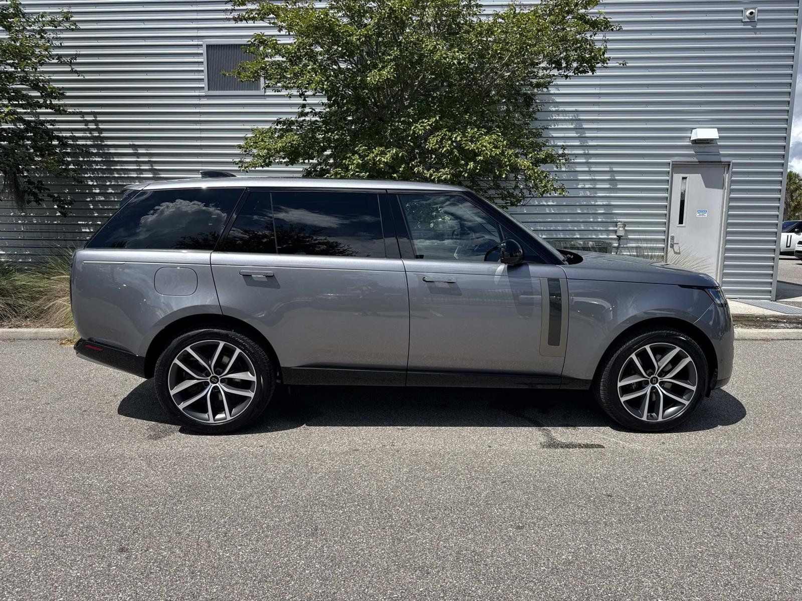 New 2027 Land Rover Range Rover Long Wheelbase SE AWD/4WD image 5