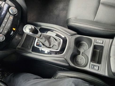 Used 2017 Nissan Rogue SL image 29