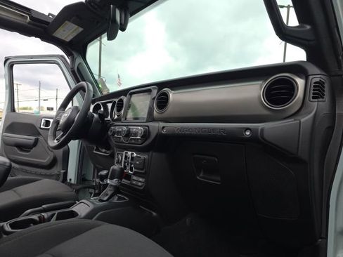 Used 2023 Jeep Wrangler Unlimited w/ Sun & Screen Package AWD/4WD image 47