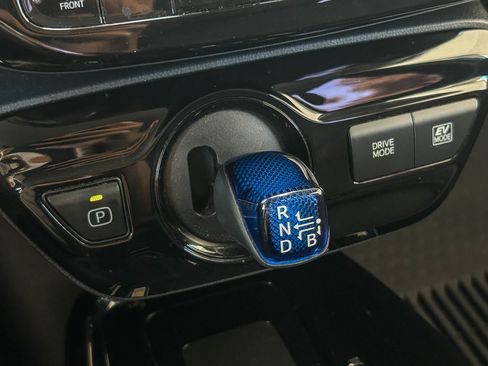 Used 2022 Toyota Prius XLE FWD image 19