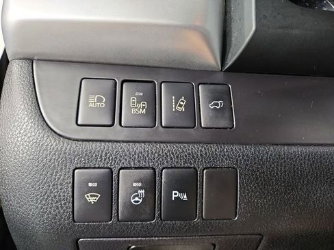 Used 2014 Toyota Highlander Limited Platinum AWD/4WD image 29