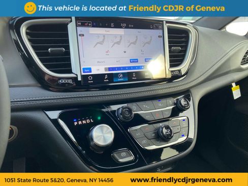 New 2026 Chrysler Pacifica Select image 17