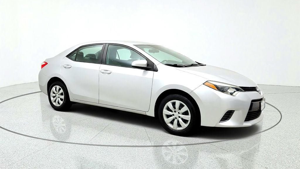 Used 2016 Toyota Corolla LE FWD image 3
