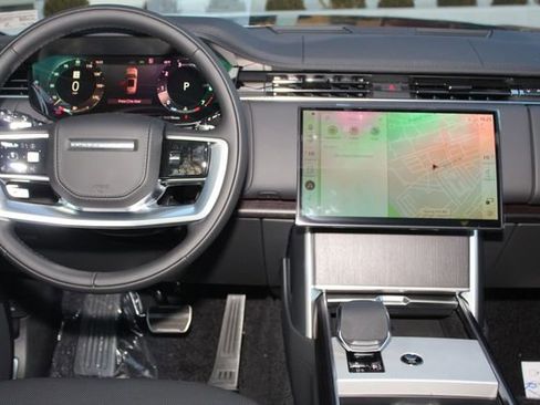 New 2026 Land Rover Range Rover SE image 4