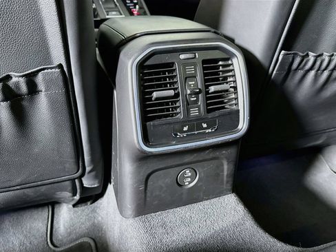 Certified 2025 Porsche Macan AWD/4WD image 20