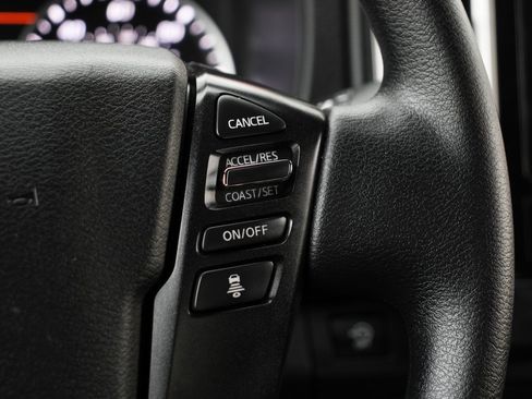 Used 2025 Nissan Frontier SV image 23