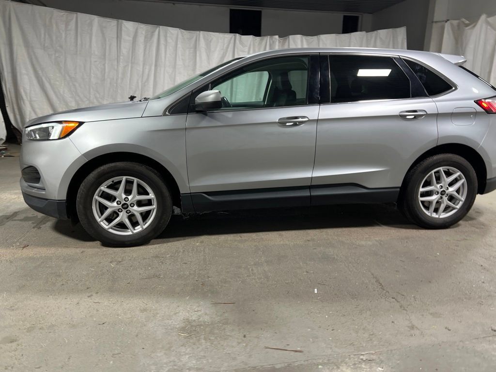 Used 2023 Ford Edge SEL AWD/4WD image 4
