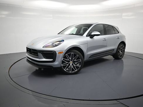 Used 2025 Porsche Macan AWD/4WD image 31