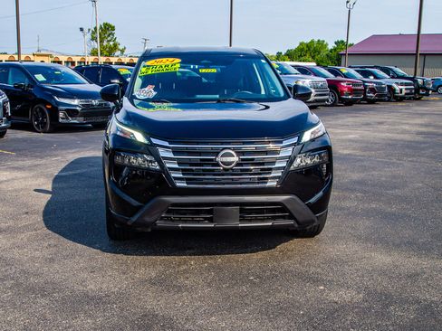 Used 2024 Nissan Rogue SV FWD image 2