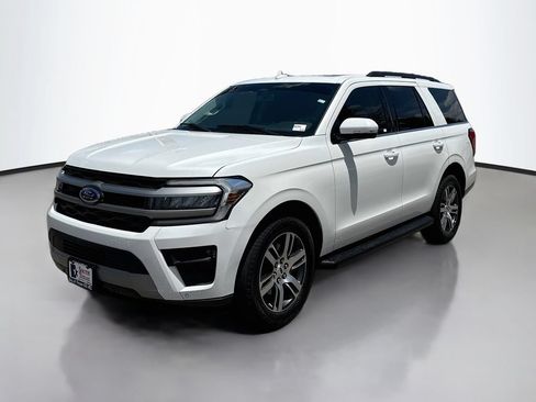 Used 2024 Ford Expedition XLT RWD image 3