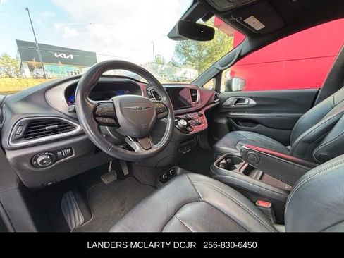 Used 2020 Chrysler Pacifica Touring-L w/ Premium Audio Group image 23