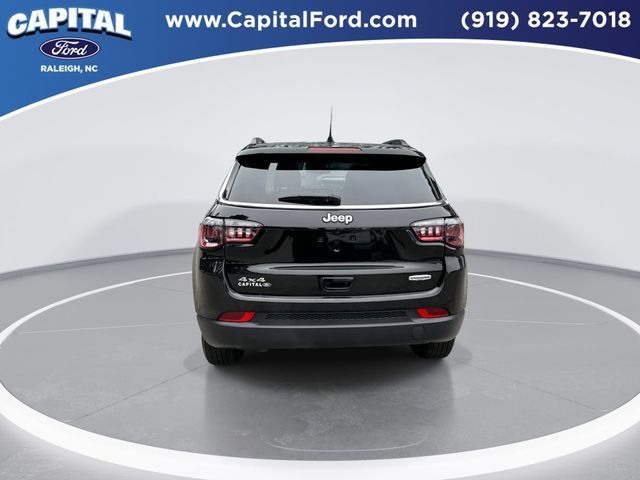 Used 2025 Jeep Compass Latitude AWD/4WD image 7