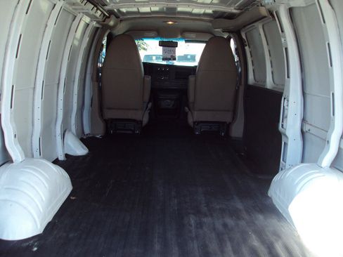 Used 2012 GMC Savana 1500 AWD image 9