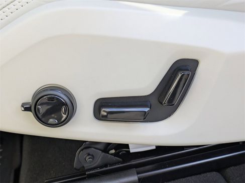 Certified 2025 Volvo XC60 B5 Ultra w/ Protection Package Premier image 26